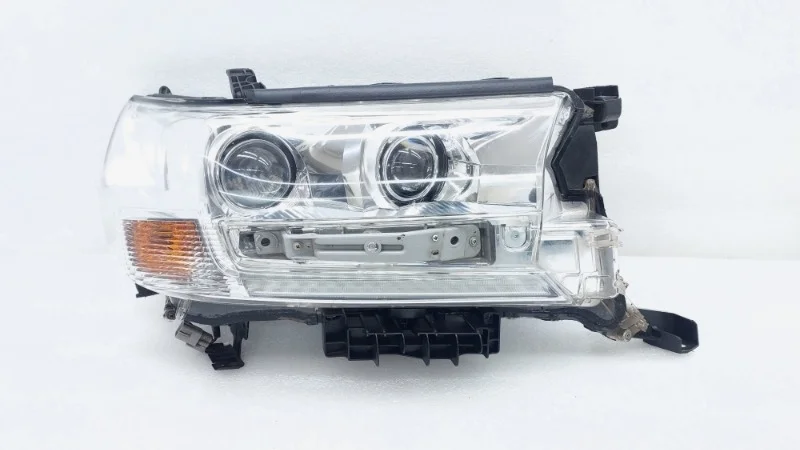 Фара Toyota Land Cruiser 2015 200