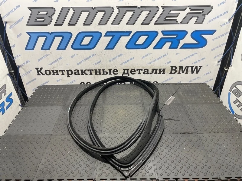 Уплотнитель двери Bmw 3 2008 51767175784 E92 N52B30A, правый