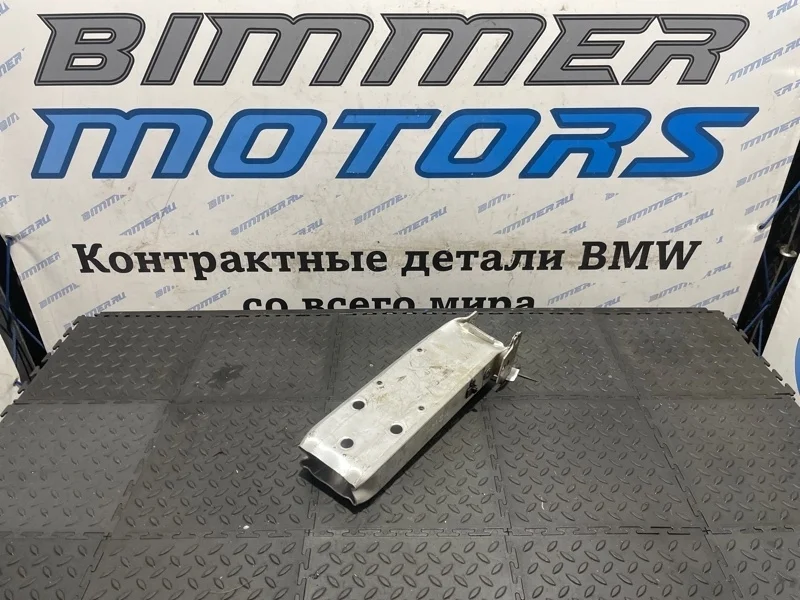 Кронштейн усилителя бампера Bmw 330I 2018 51117266196 F30 B46B20B, правый