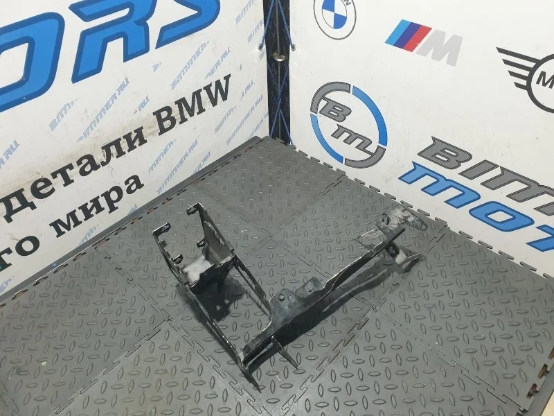 Кронштейн фары Bmw 330I 2018 51647245792 F30 B46B20B, передний правый