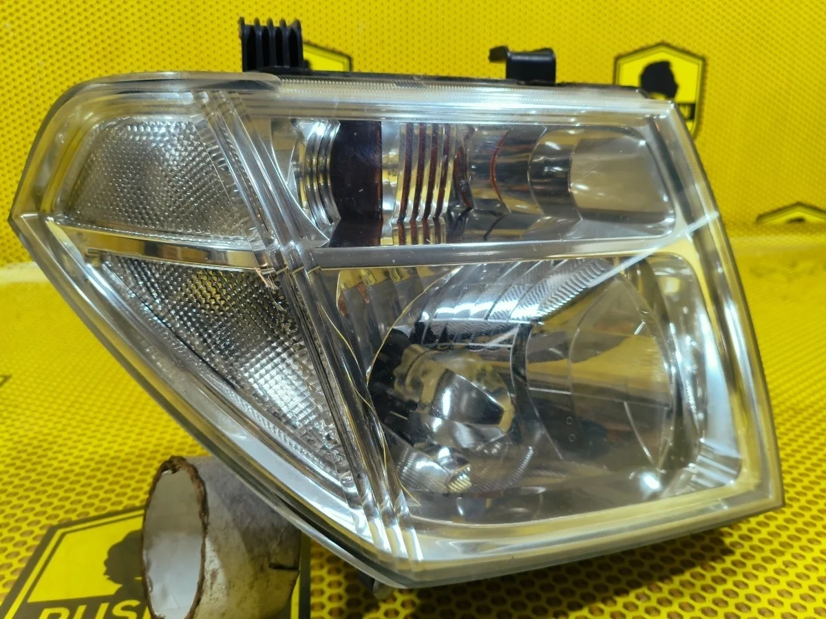 Фара Nissan Pathfinder 2006 R51