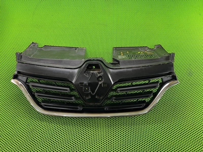 Решетка радиатора Renault Logan 2 623105887R