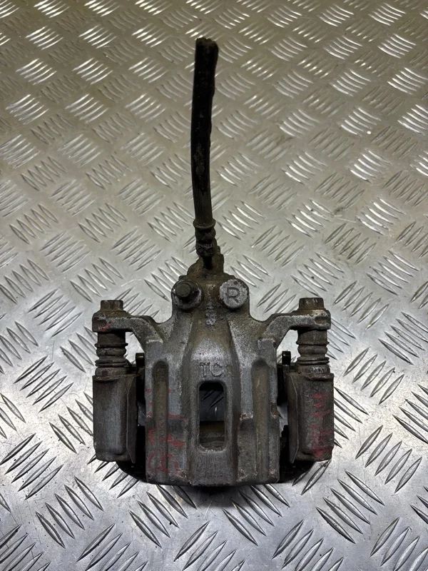 Суппорт задний правый Nissan Pathfinder (R51M) 2004-2013 2008 44011EB30A 2.5 D YD25DDTI