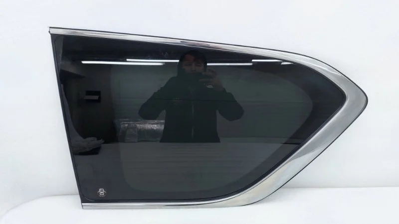 Стекло кузовное глухое Infiniti QX56 2012 Z62