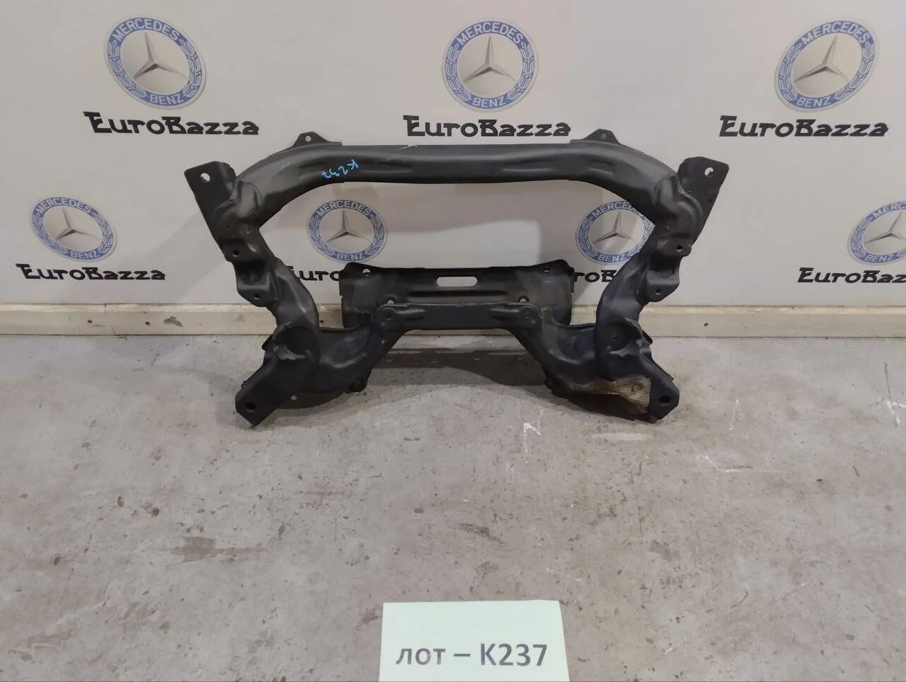 Подрамник передний Mercedes W211