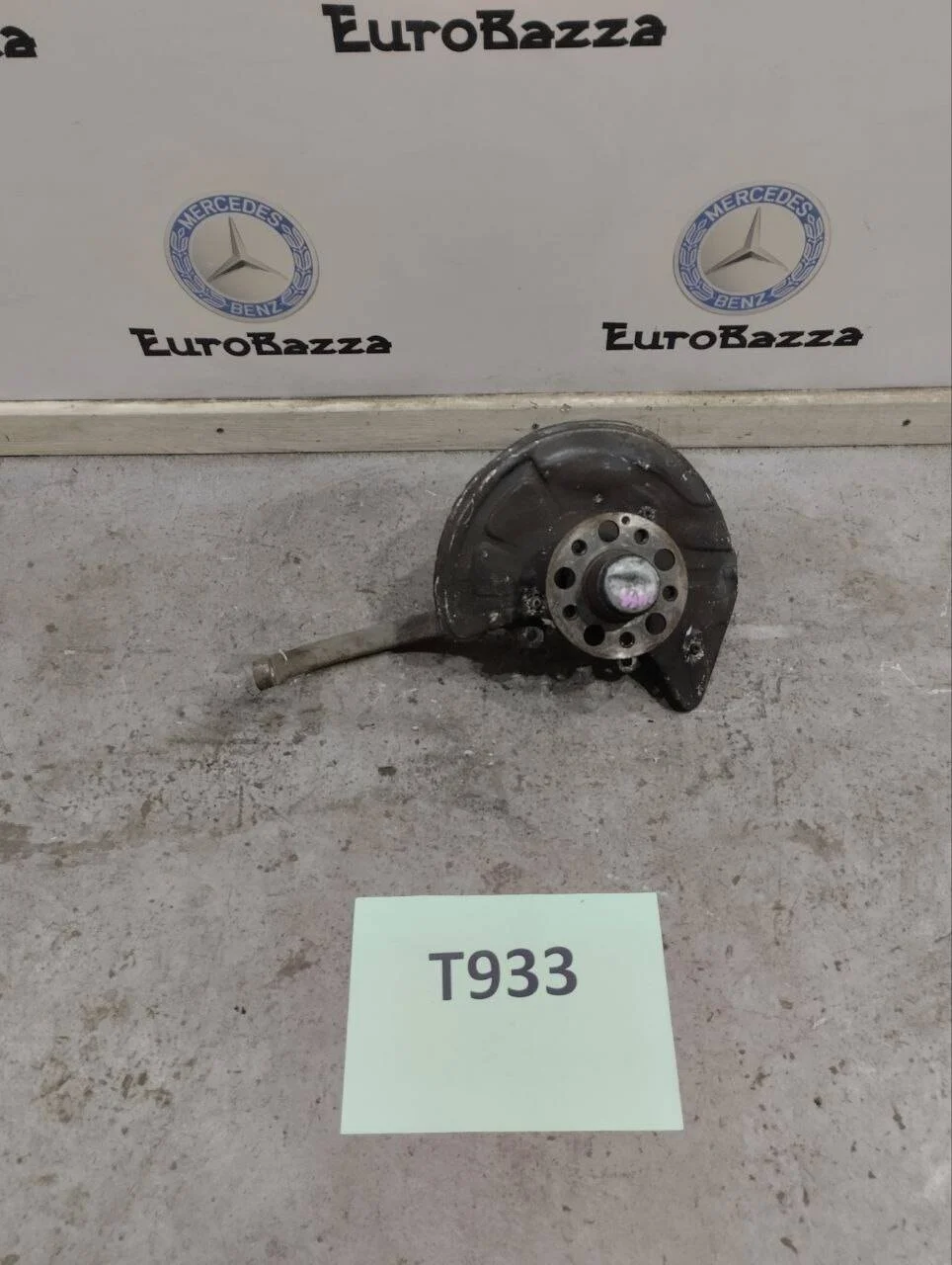 Поворотный кулак передний правый Mercedes W211