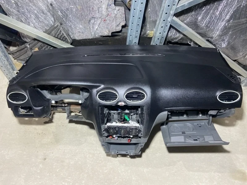Торпедо (панель приборов) Ford Focus 2 (08-11)