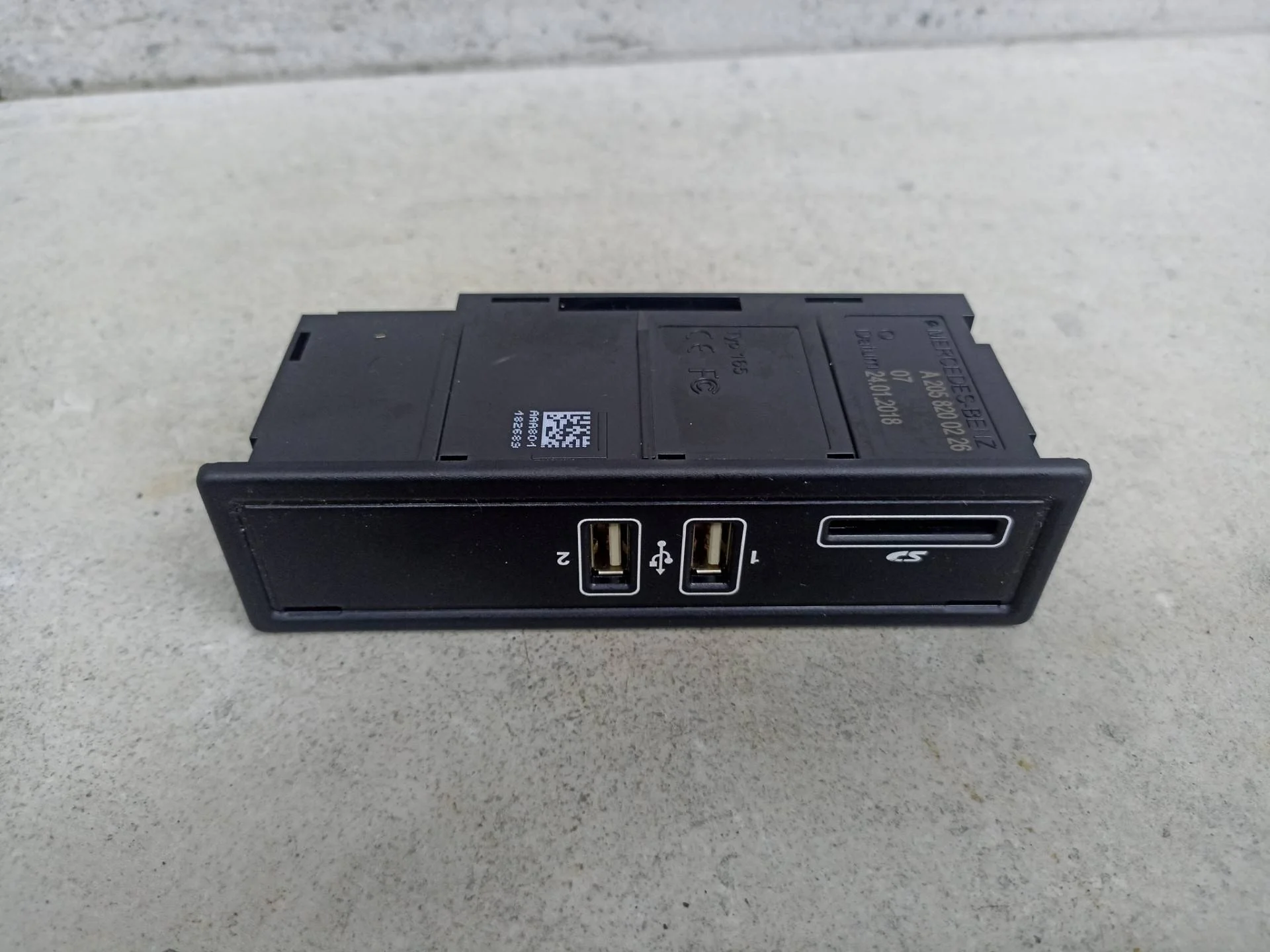 Разъем AUX / USB Mercedes-Benz GLC Coupe C253 2018