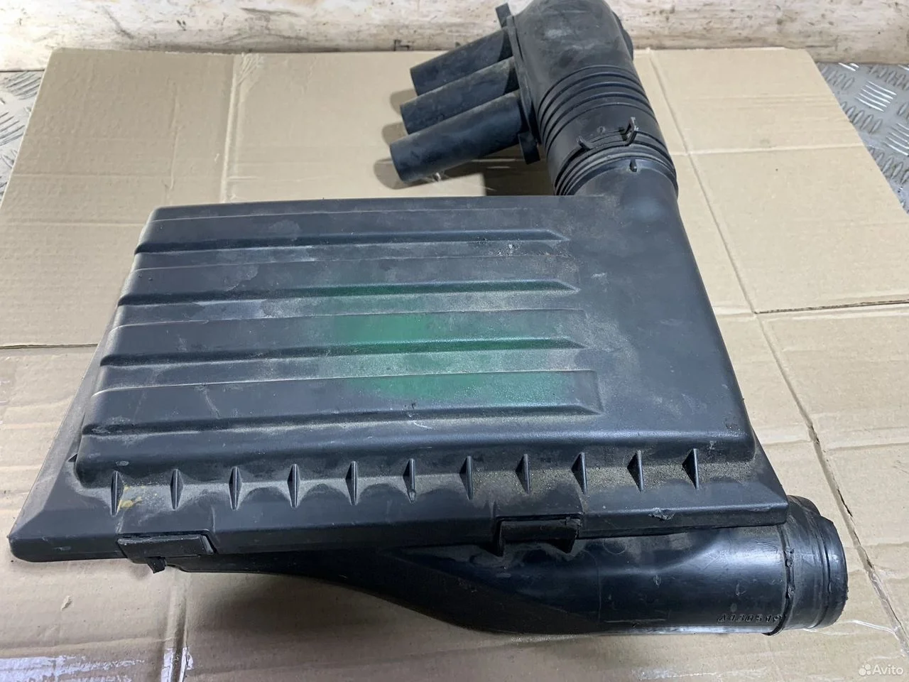 Корпус воздушного фильтра 04e129611h czd cjz vw sk