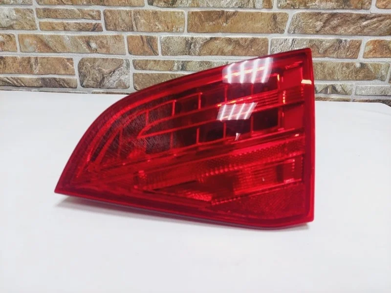 Фонарь задний внутренний Audi A4 2014 B8