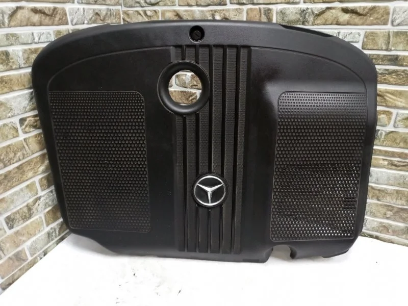 Декоративная крышка двигателя Mercedes-Benz -class 2010 W204