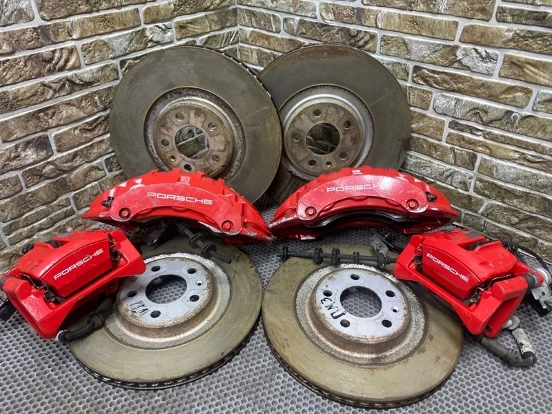 Суппорт тормозной Porsche Macan 2017 95b