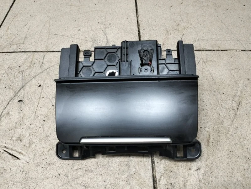Пепельница Audi Q5 2010 8R