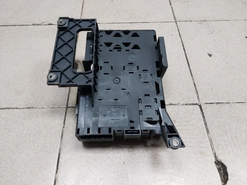 Корпус блока предохранителей Audi Q7 2012 4L