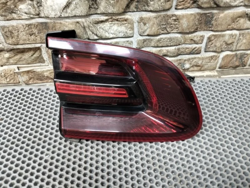 Фонарь задний внутренний Porsche Macan 2018 95b