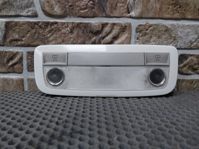 Плафон подсветки салона Mercedes-Benz -class W204