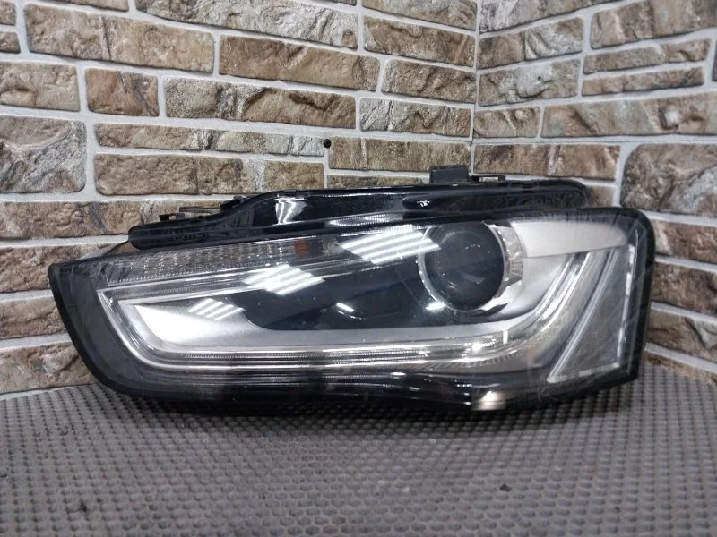 Фара ксеноновая Audi A4 B8