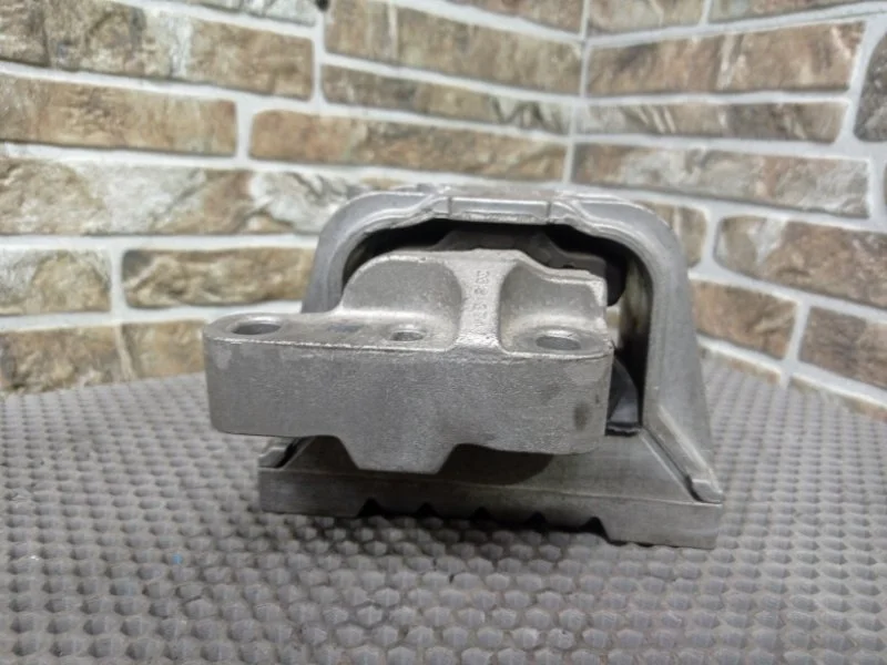 Подушка двигателя Volkswagen Jetta