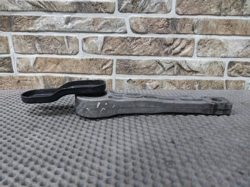 Подушка двигателя Volkswagen Passat CC B6