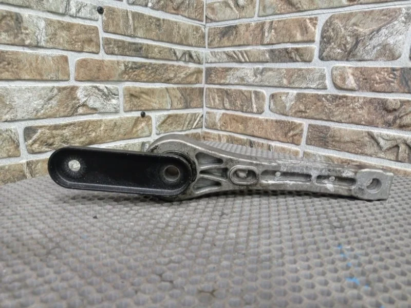 Подушка двигателя Volkswagen Passat CC B6