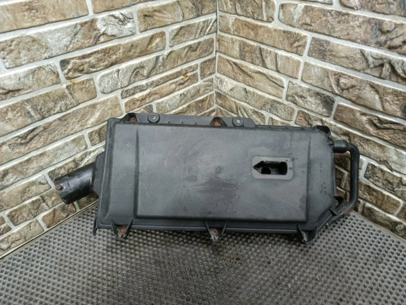 Корпус воздушного фильтра Volkswagen Golf 2004