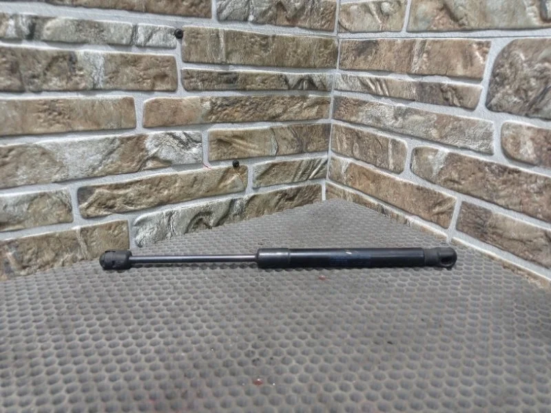 Амортизатор капота Audi A6 C7