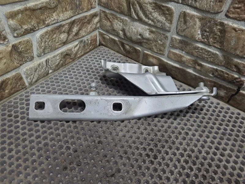 Петля капота Audi Q5 2014 8R