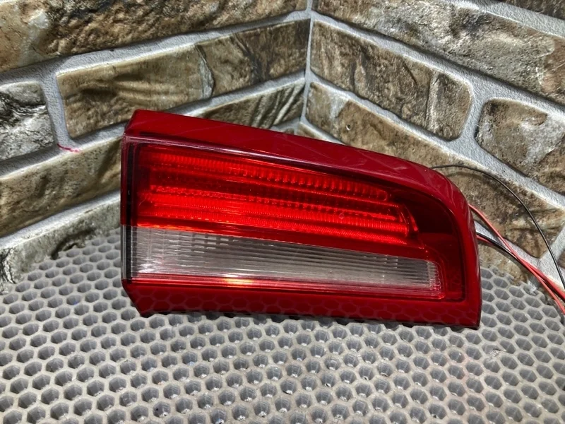 Фонарь задний внутренний Volvo S60 2011