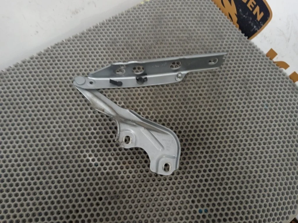 Петля капота Audi A6 2017 C7