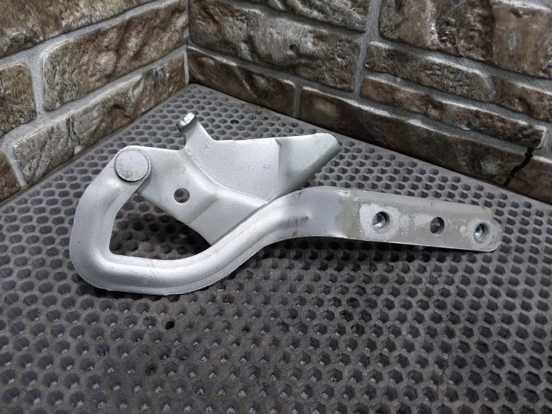 Петля замка капота Mercedes-Benz V-Class W639