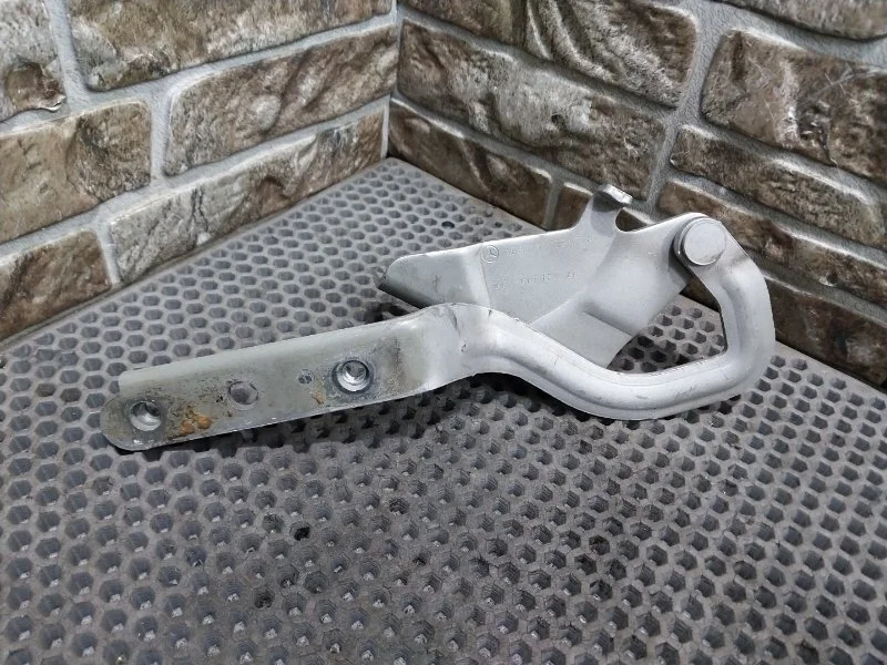 Петля замка капота Mercedes-Benz V-Class W639