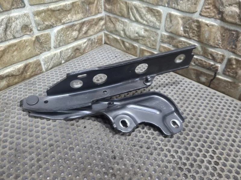 Петля капота Audi A6 C7