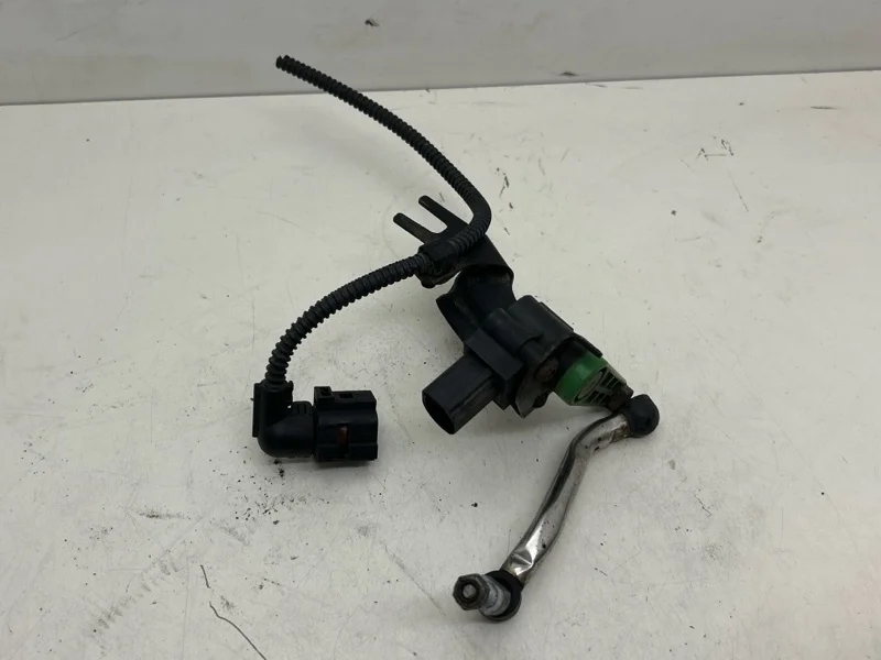 Датчик высоты дорожного просвета Audi A4 B8