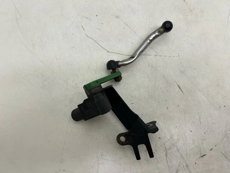 Датчик высоты дорожного просвета Audi A4 B8