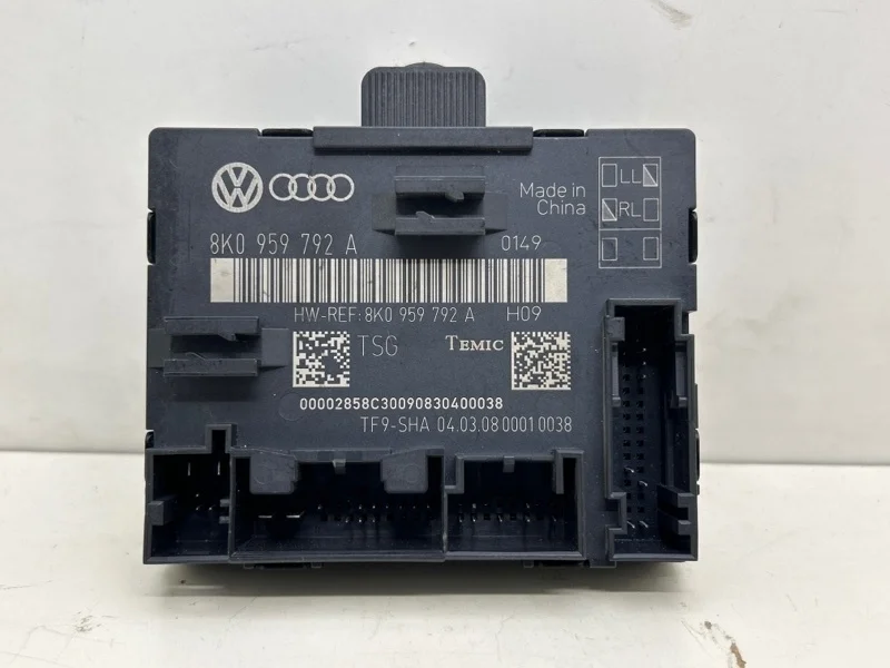 Блок управления дверьми Audi A4 B8