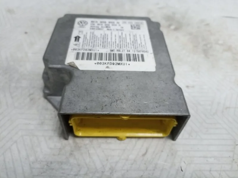 Блок управления подушек безопасности Audi A4 2012 8K