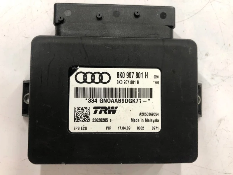 Блок управления стояночным тормозом Audi A4 B8