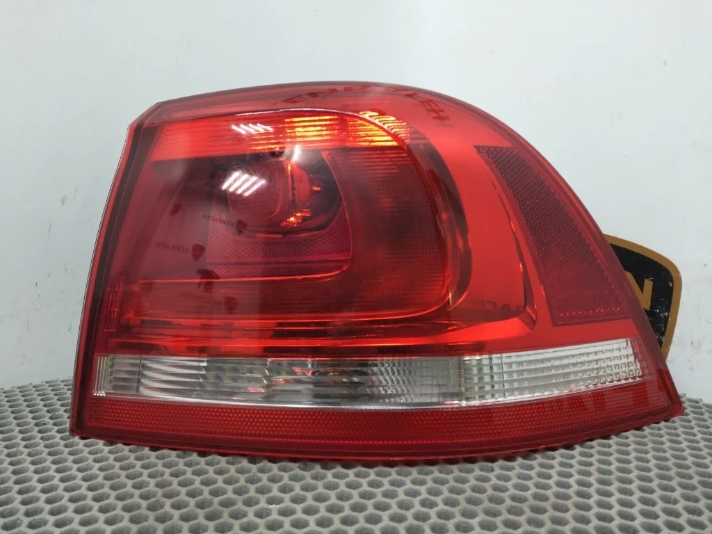 Фонарь задний внешний Volkswagen Touareg 7P