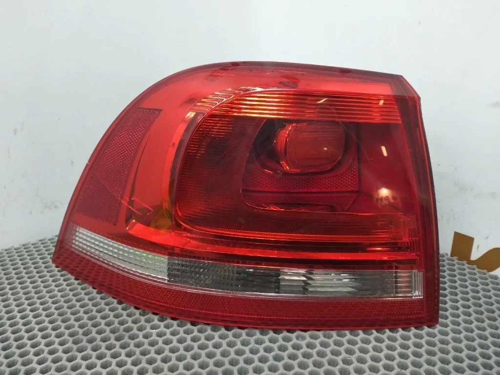 Фонарь задний внешний Volkswagen Touareg 7P