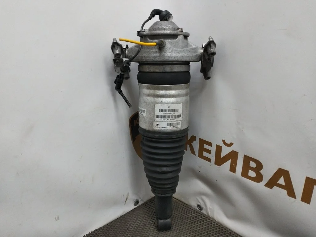 Пневмоамортизатор подвески Volkswagen Touareg 2011 7P