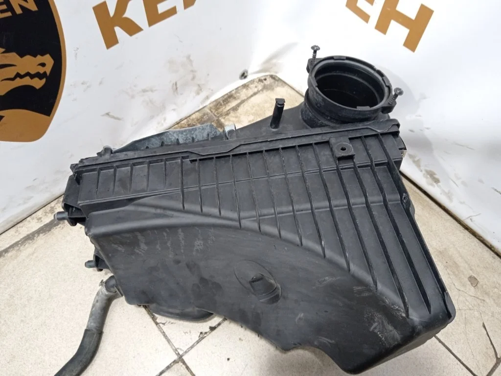 Корпус воздушного фильтра Audi Q7 2010 4L