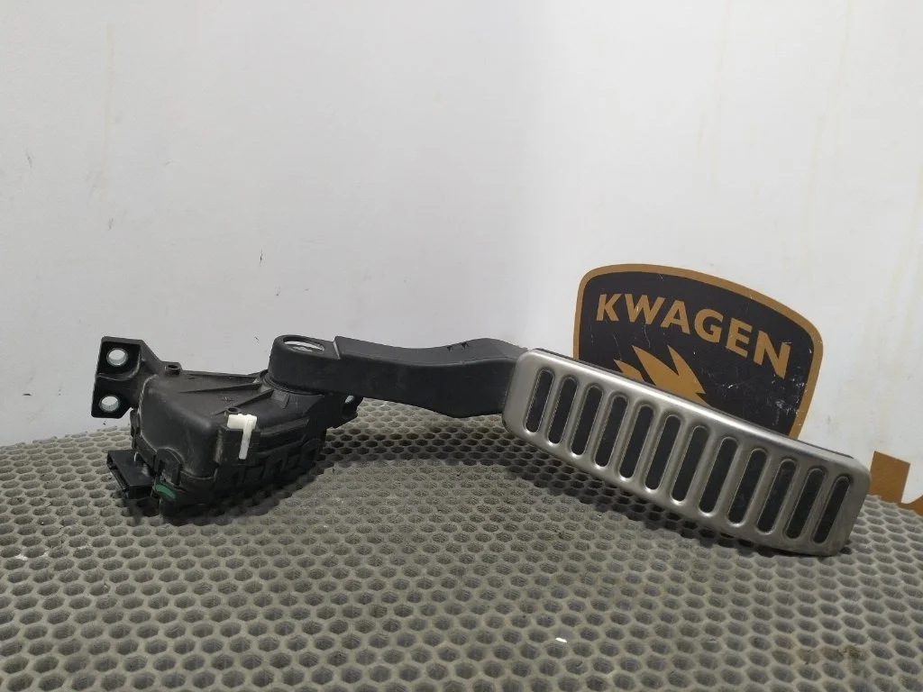 Педаль газа Volkswagen Touareg 7P