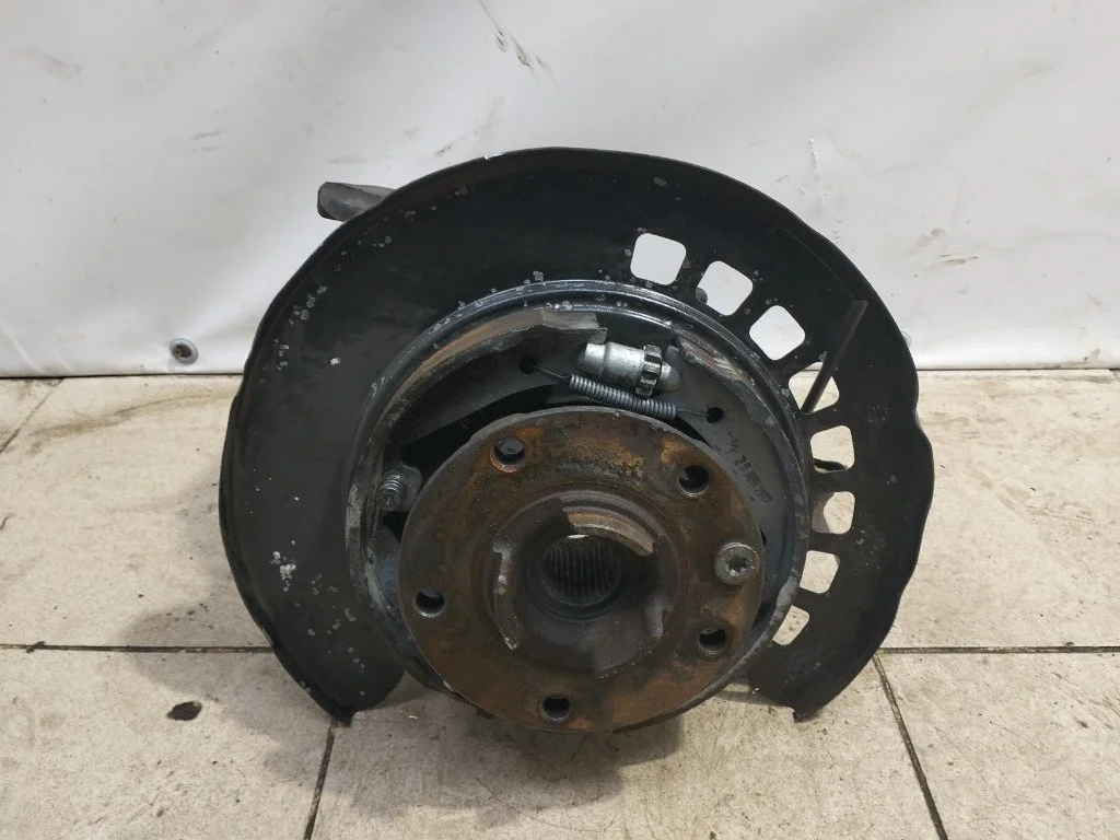 Кулак поворотный Audi Q7 2010 4L