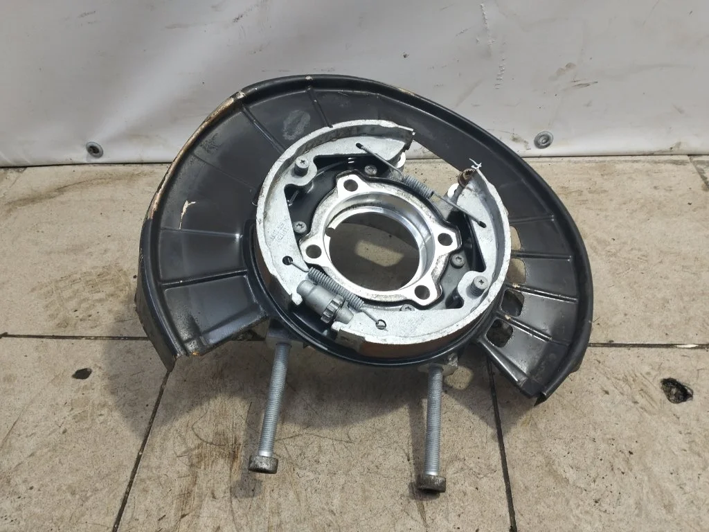 Кулак поворотный Volkswagen Touareg 2011 7P