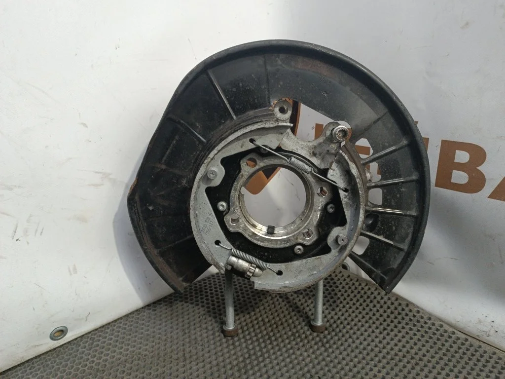 Кулак поворотный Volkswagen Touareg 2011 7P