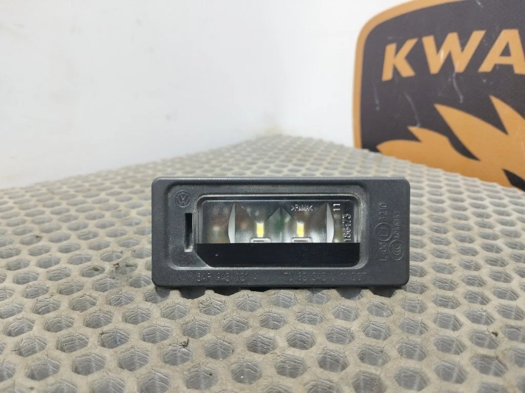Подсветка номера Volkswagen Touareg 2011 7P