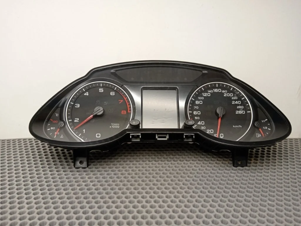 Панель приборов Audi Q5 2009 8R