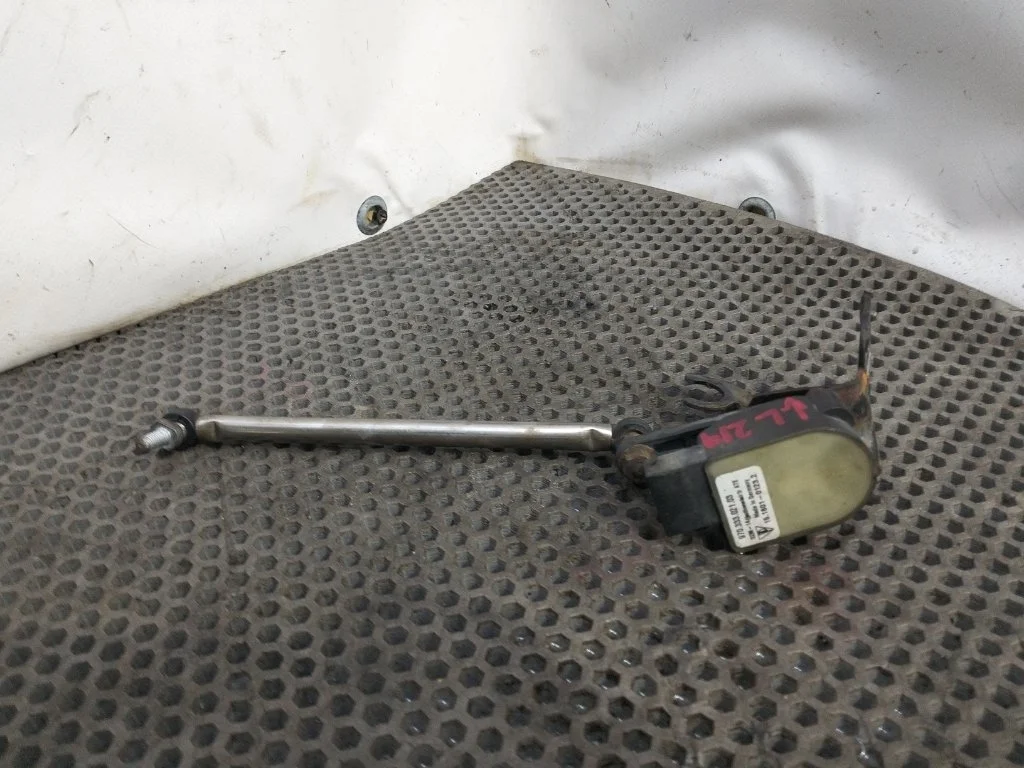 Датчик высоты дорожного просвета Porsche Panamera 2014 970