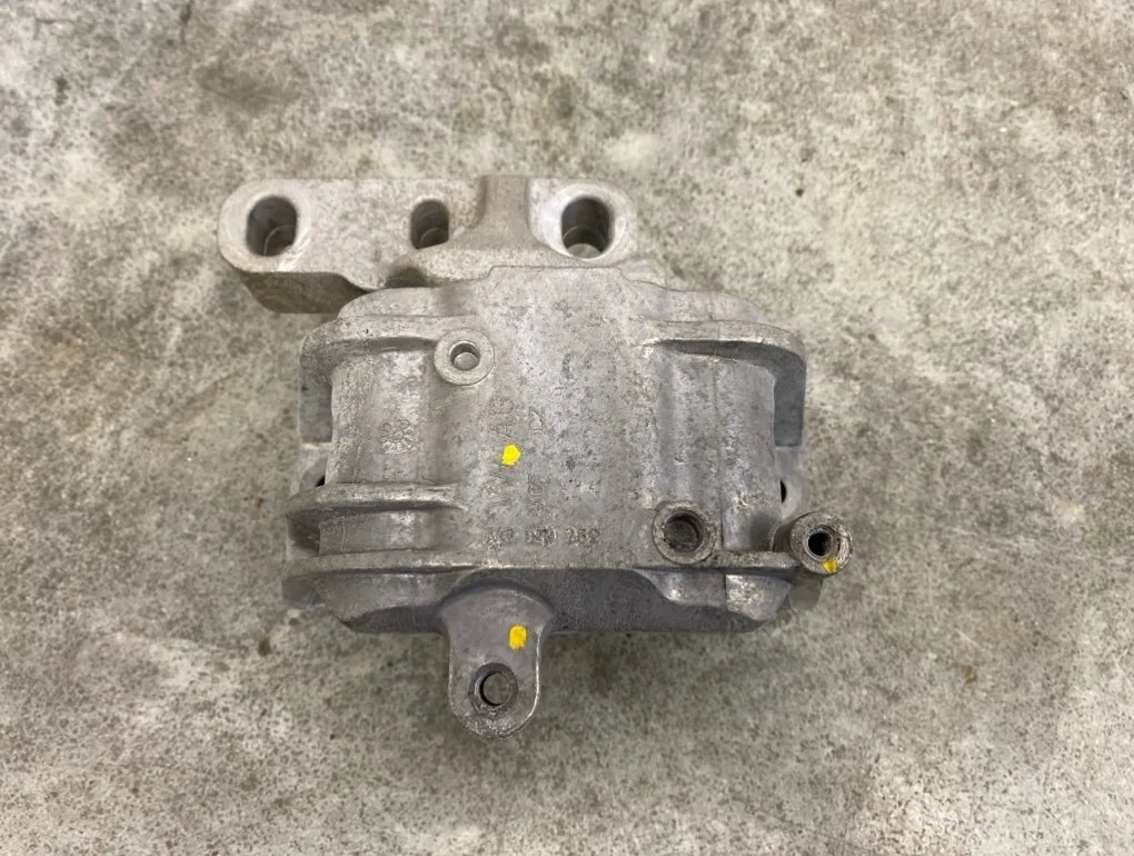 Подушка двигателя Volkswagen Passat CC 2012 B6