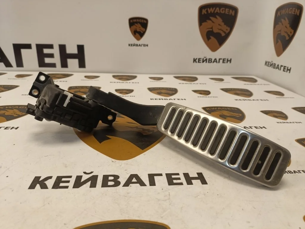 Педаль газа Volkswagen Touareg 2011 7P